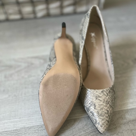 Snakeskin-Pattern Pump - Picture 3 of 4